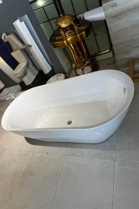 بانيو فري ستاند بيضاوي أبيض